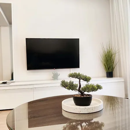 Center With A Modern Breeze Apartment *