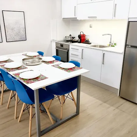 Center With A Modern Breeze アパート *