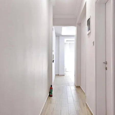 Center With A Modern Breeze 테살로니키